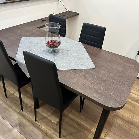Newly Renovated 2 Rooms Apartment Downtown ニトラ エクステリア 写真