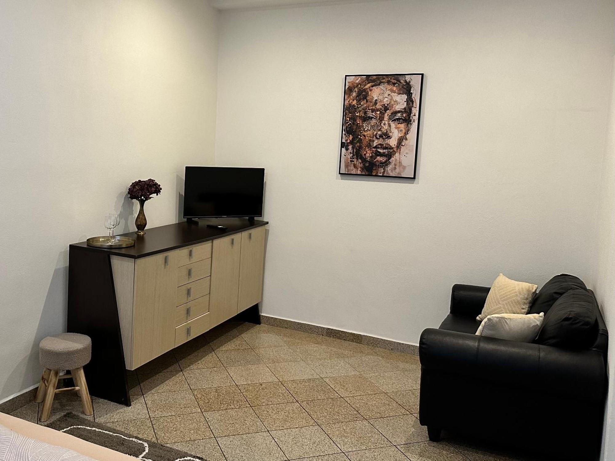 Newly Renovated 2 Rooms Apartment Downtown ニトラ エクステリア 写真